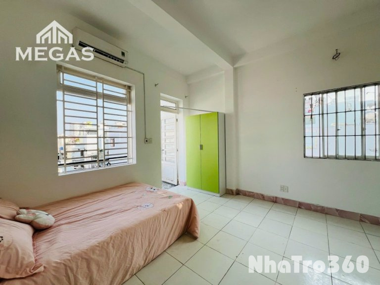 Phòng ban công full nội thất Cách Mạng Tháng TámQ3