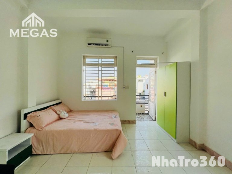 Phòng ban công full nội thất Cách Mạng Tháng TámQ3