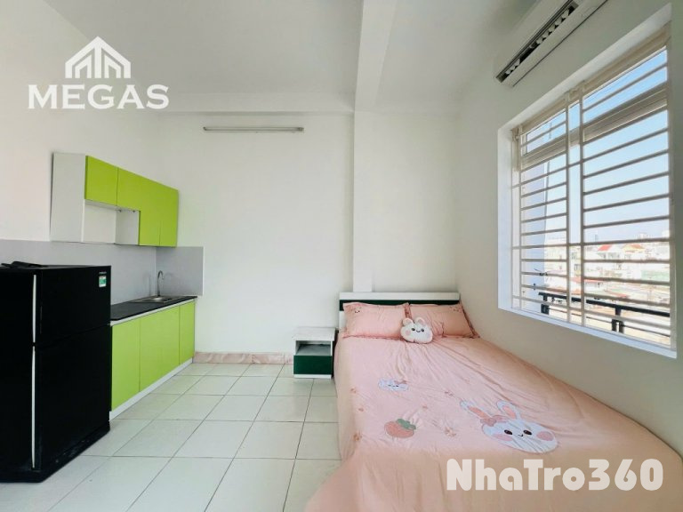 Phòng ban công full nội thất Cách Mạng Tháng TámQ3