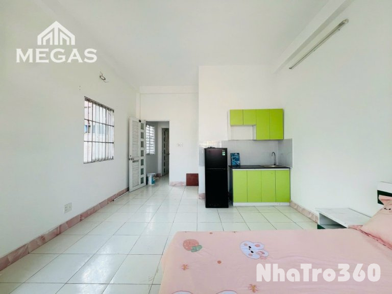 Phòng ban công full nội thất Cách Mạng Tháng TámQ3