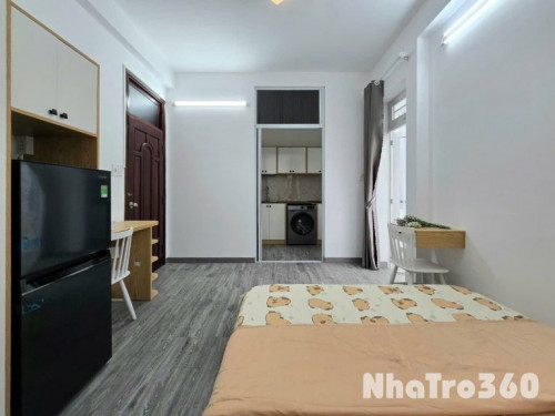 CĂN 1 PN NỘI THẤT MỚI CỬA SỔ/ BANCOL CMT8 QUẬN3