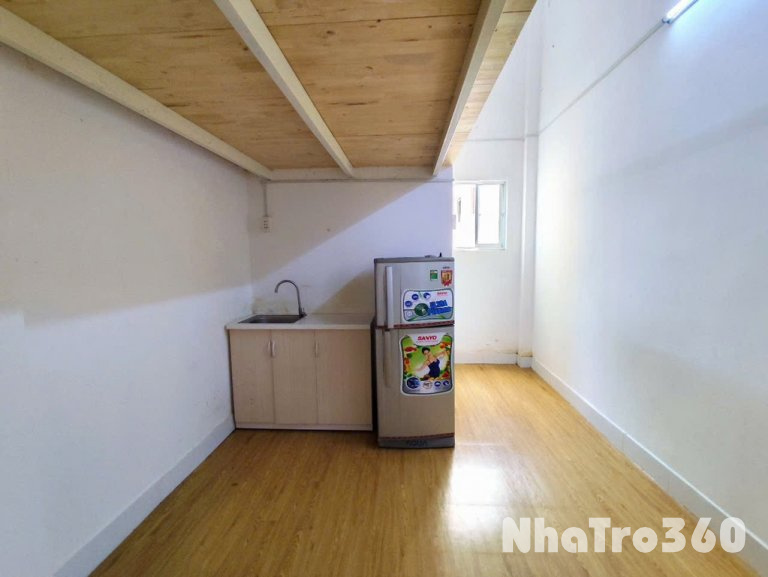 Phòng gác full nội thất cửa sổ Ng Tiểu La Quận 10