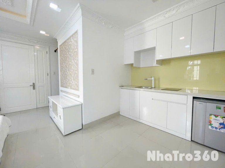 Căn hộ full nội thất cửa sổ trời Lê Thị Riêng Q1