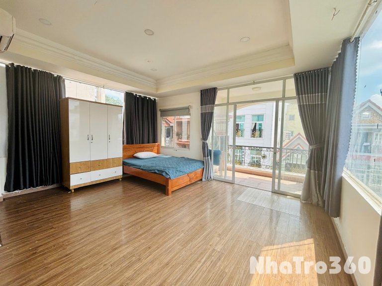 Căn hộ full nội thất cơ bản với ban công đón nắng có thể ở liền