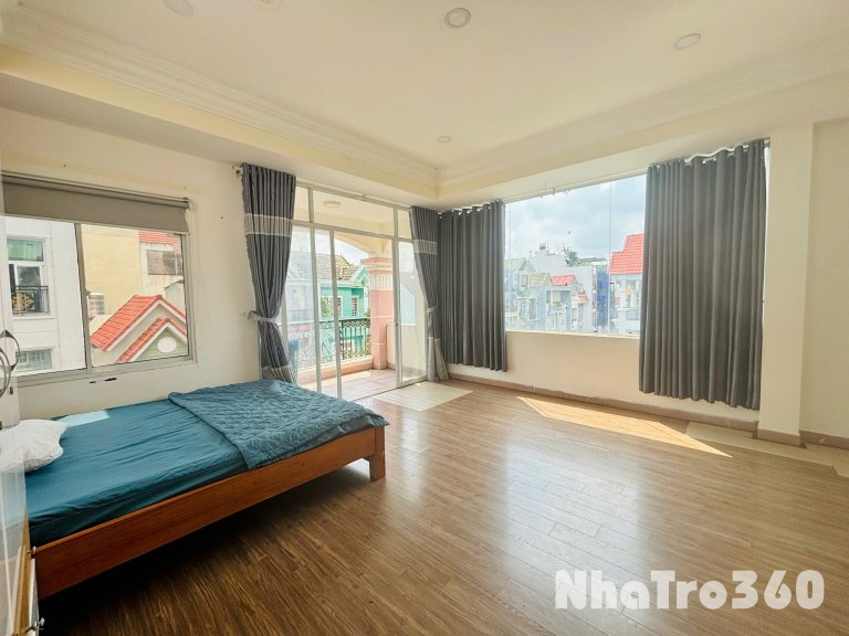 Căn hộ full nội thất cơ bản với ban công đón nắng có thể ở liền