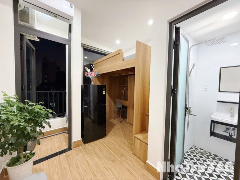 Studio ban công full nội thất Hồ Bá Kiện Quận 10