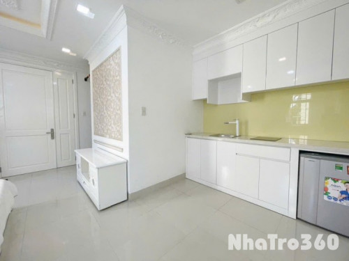 Căn hộ full nội thất cửa sổ trời Lê Thị Riêng Q1