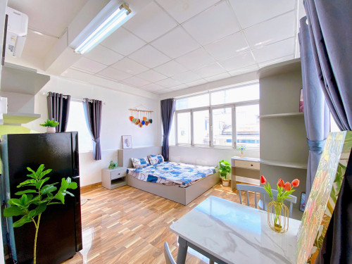 PHÒNG STUDIO CỬA SỔ TO TRỐNG SẴN CÁCH ETOWN CHỈ 5P ĐI BỘ