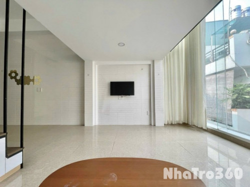 DUPLEX CỬA SÔ FULL NỘI THẤT GẦN SÂN BAY TSN