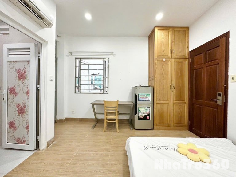 Studio full nội thất cửa sổ thang máy Hoà Hưng Q10