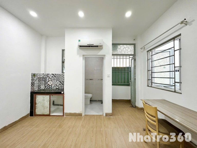 Studio full nội thất cửa sổ thang máy Hoà Hưng Q10