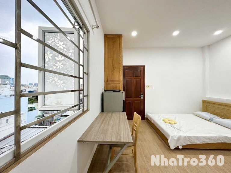 Studio full nội thất cửa sổ thang máy Hoà Hưng Q10