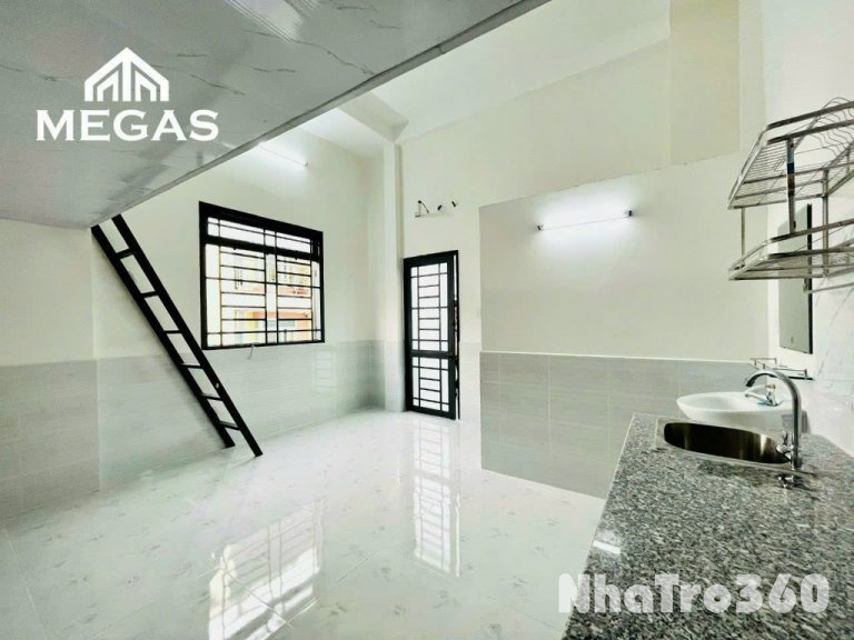 Full nội thất, có gác, rộng thoáng, cửa sổ