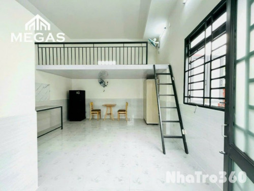 Full nội thất, có gác, rộng thoáng, cửa sổ
