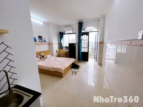 PHÒNG ĐẸP CÓ BAN CÔNG GIÁ RẼ