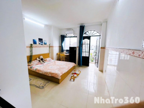 Full nội thất, ban công, cửa sổ lớn, an ninh