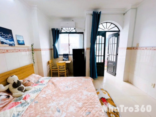 Full nội thất, ban công, cửa sổ lớn, an ninh