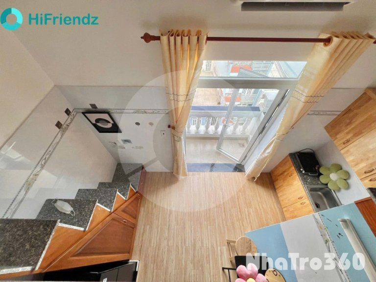 Ban công, thang máy, Full nội thất, Free xe, dv