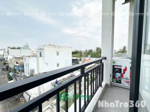 Ban công, máy giặt riêng, Full nội thất, cửa sổ