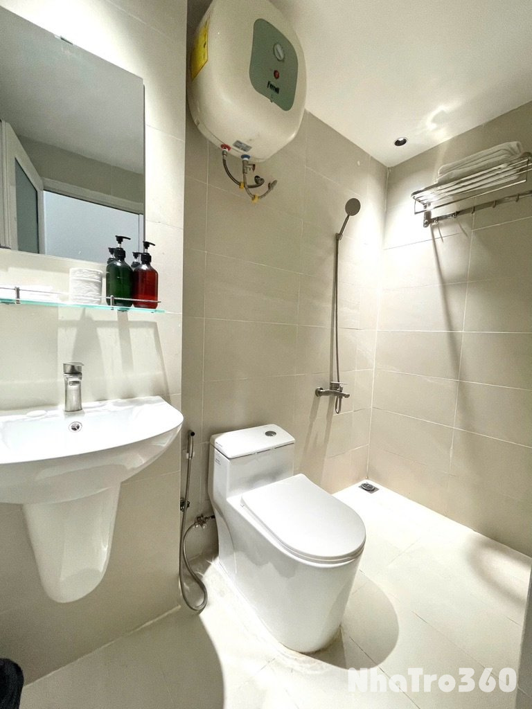 Căn hộ full nội thất ban công Nguyễn Phi Khanh Q1