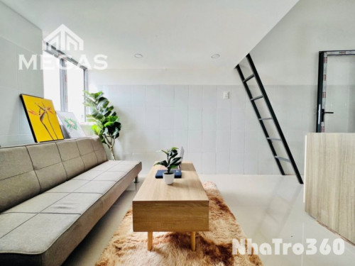 Phòng full nội thất, cửa sổ, gác cao, tự do