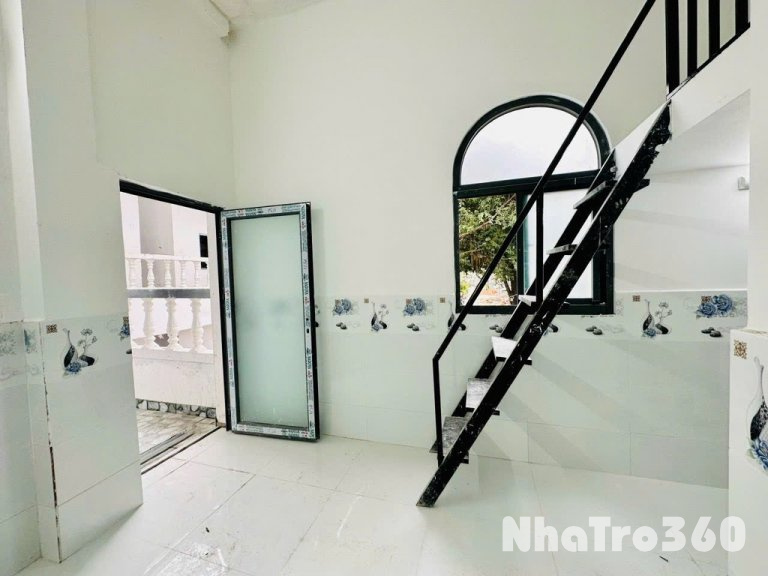 Có gác, mới xây 100%, thoáng mát