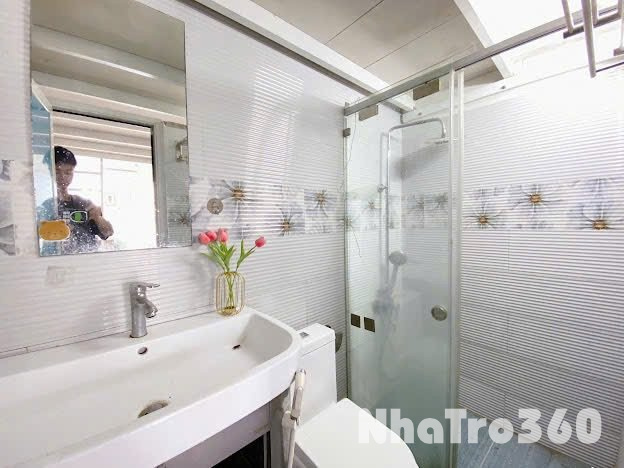 Căn hộ mini_thoáng mát_ban công_thang máy rộng