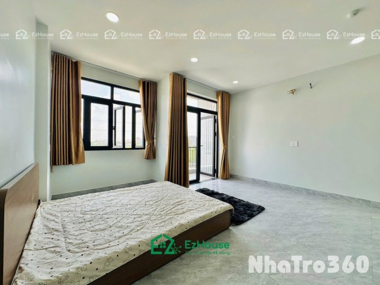 Phòng full nội thất, ban công, cửa sổ, thang máy