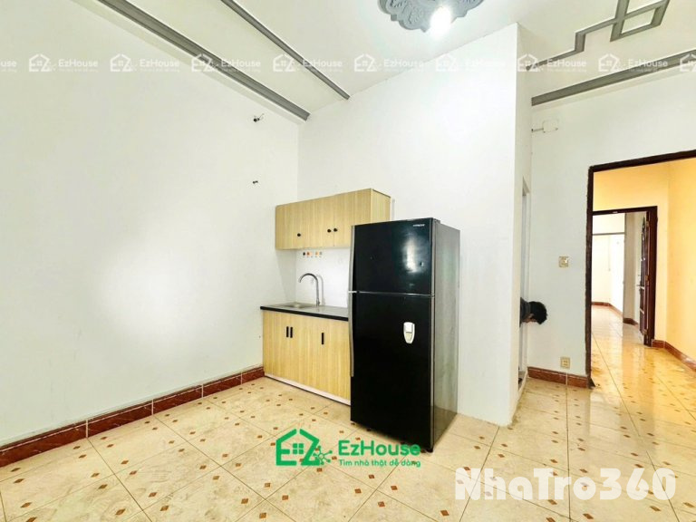 Tách bếp, ban công, cửa sổ lớn, mặt tiền, quận6