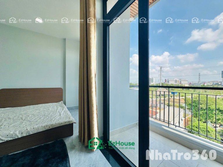 Phòng full nội thất, ban công, cửa sổ, thang máy