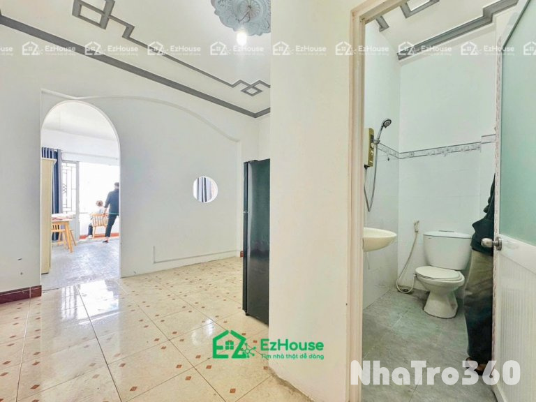 Tách bếp, ban công, cửa sổ lớn, mặt tiền, quận6