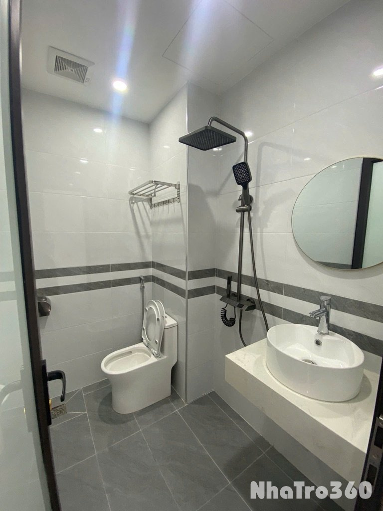 Cho thuê phòng ban công tại 639 Hoàng Hoa Thám