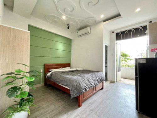 CĂN HỘ CHO THUÊ STUDIO BAN CÔNG RỘNG ĐẸP NGAY TRUNG TÂM QUẬN 10
