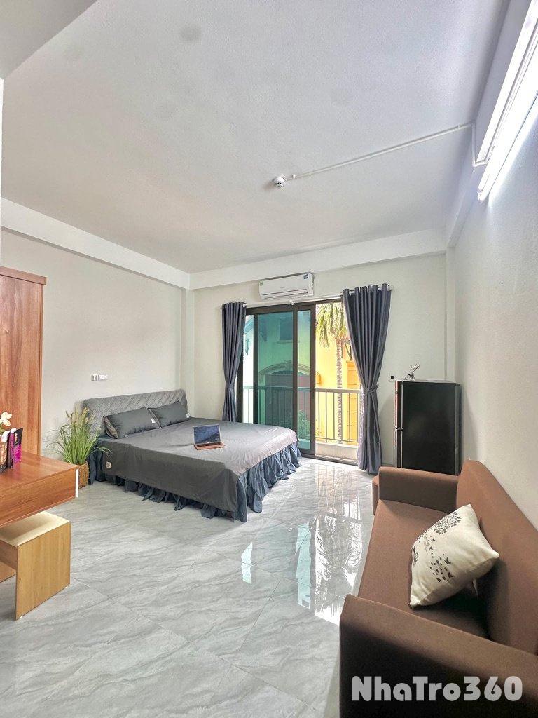 Phòng ban công 255 Cầu Giấy gần vành đai 2