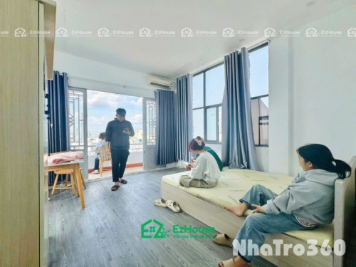 Tách bếp, ban công, cửa sổ lớn, mặt tiền, quận6