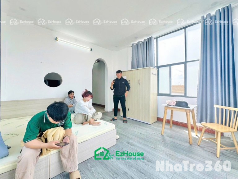 Tách bếp, ban công, cửa sổ lớn, mặt tiền, quận6