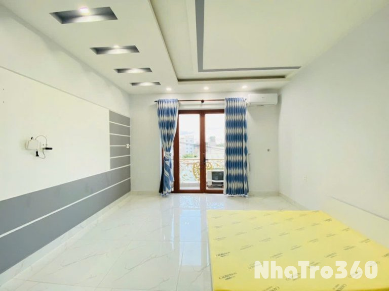 Full nội thất, ban công, máy nóng lạnh, tự do
