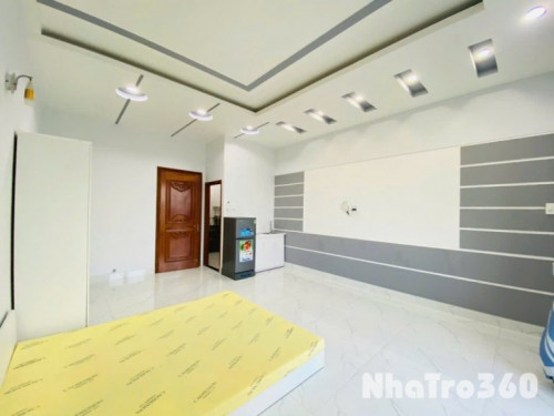 Full nội thất, rộng thoáng, cửa sổ lớn, 4tr2