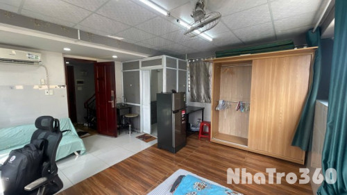 Cho thuê căn hộ Studio Cửa sổ 3 mặt thoáng Q1 gần Phố Bùi Viện, cầu Ông Lãnh