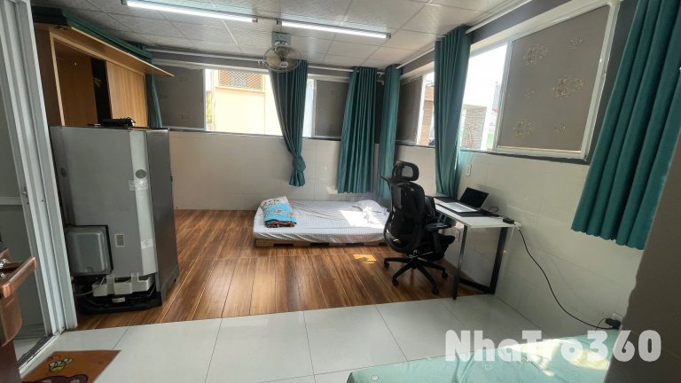 Cho thuê căn hộ Studio Cửa sổ 3 mặt thoáng Q1 gần Phố Bùi Viện, cầu Ông Lãnh