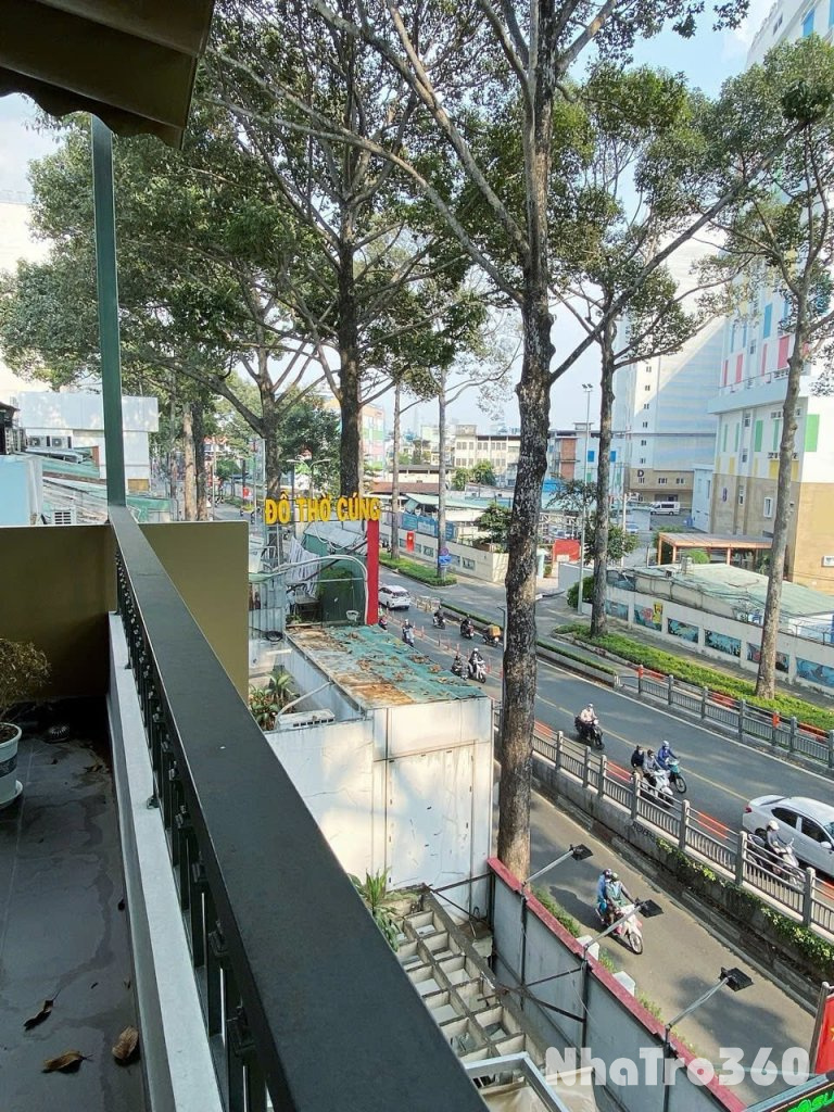 Cho thuê căn hộ ban công, Q10 || ngay 3 tháng 2 || gần Vạn Hạnh Mall, Việt Nam Quốc Tự, Huflit