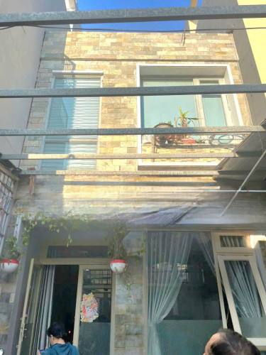 ✅ ✅ Nhà cho thuê gần Trường Cao Đẵng Điện Lực- tx 33  phường Thạnh Xuân quận 12 
👉 Đường thông xe tải 🚛 
👉 Dt. 5x 24. Nhà 1 lầu rộng có giếng trời thông thoáng 2 phòng ngủ , 3 wc 
👉 Có bồn tắm + 2 máy lạnh 
❌️ Giá 9 triệu - cọc 1 tháng