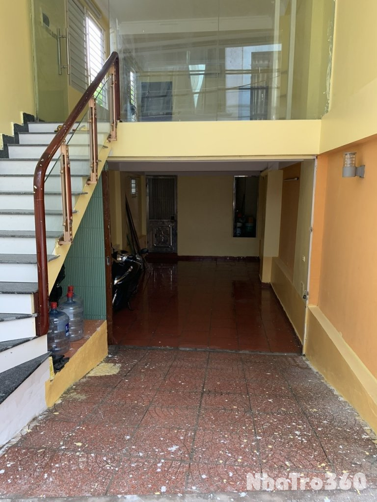 Cho thuê văn phòng tầng 1- 40 m2 tại Mễ Trì Thượng, đường ô tô tránh