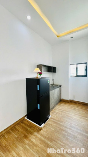 Căn hộ 1 phòng ngủ tách bếp 45m2 có cửa sổ lớn