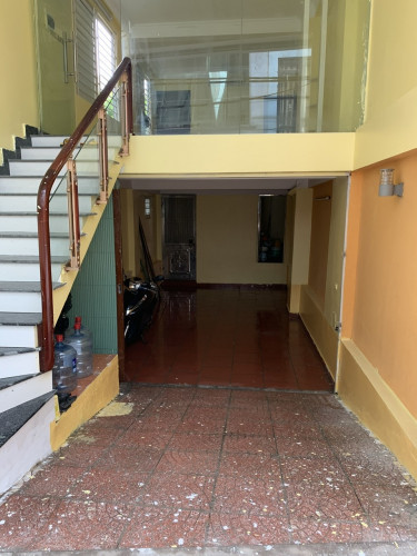 Cho thuê văn phòng tầng 1- 40 m2 tại Mễ Trì Thượng, đường ô tô tránh