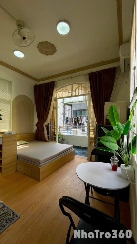 Trống Studio ban công không gian cực chill