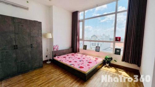 Căn hộ 1 phòng ngủ tách bếp 45m2 có cửa sổ lớn