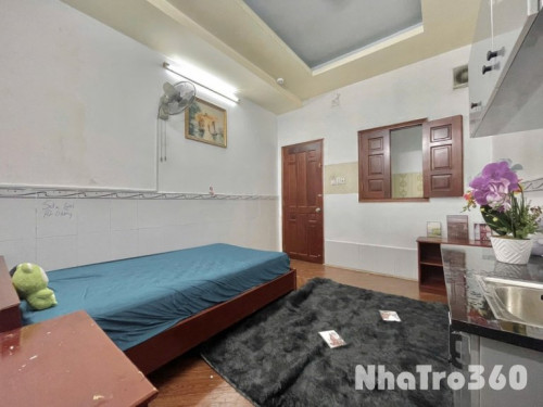 Phòng full nội thất, mặt tiền, tự do, giá rẻ