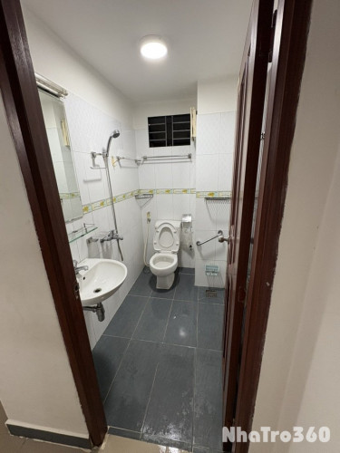 CHỦ NHÀ cho thuê phòng trọ CMT8 Q3 gần CV Lê Thị R
