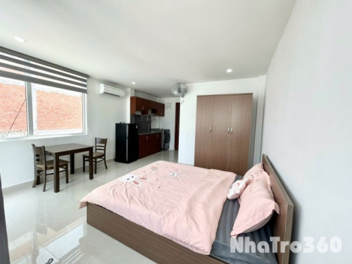 Căn Hộ Ban Công Máy Giặt Riêng CMT8 Quận 10